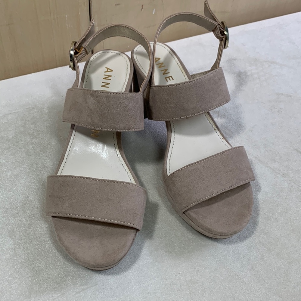 Anne Klein tan suede block heel sandal women’s 6.5 like new